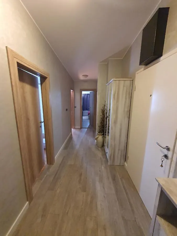 Apartment Sara Umag 0*,